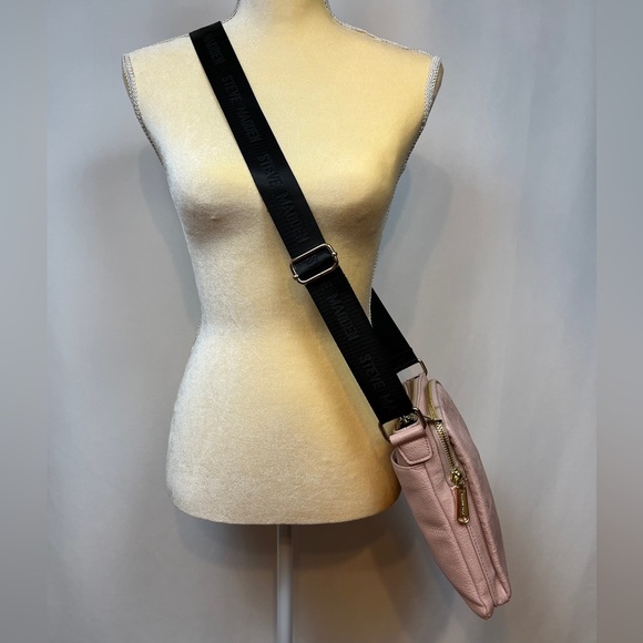 Steve Madden Light Pink Stamped Logo Crossbody. - Picture 9 of 10